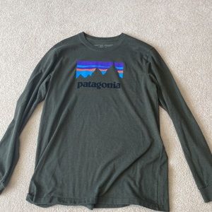 PATAGONIA MENS MEDIUM LONG SLEEVE TSHIRT CAMO GREEN